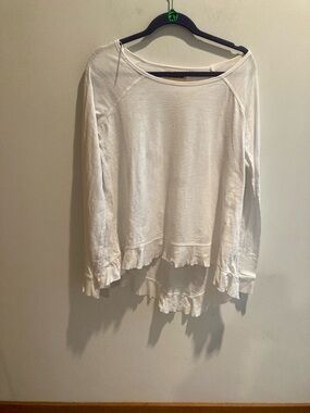 Women’s White Long-Sleeve Lightweight high-low ruffle.
Size large cotton